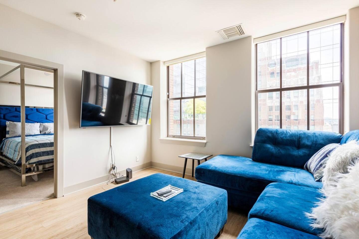Luxury Inner Harbor Apartment
